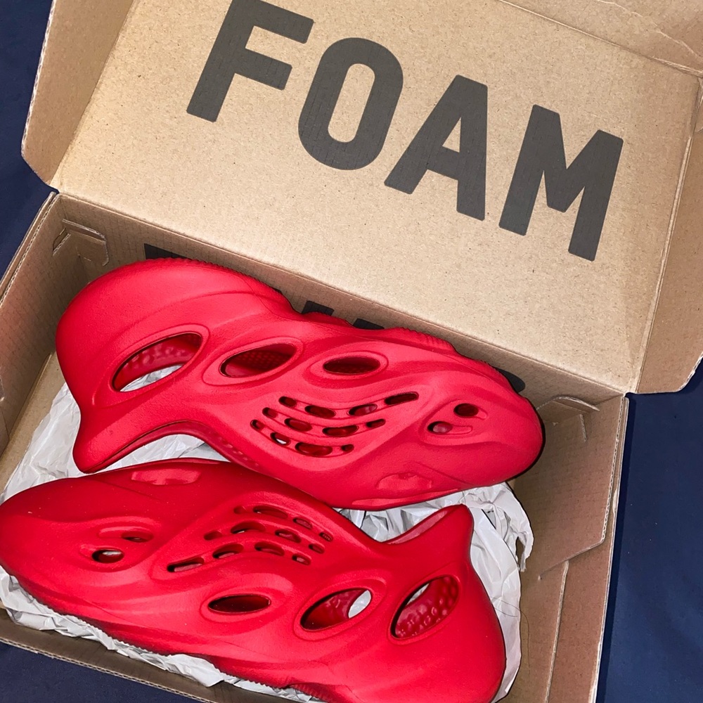 YZY Foam runner